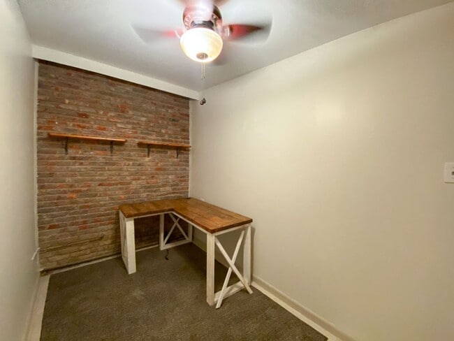 Building Photo - Beautiful Home Located in Thousand Oaks Move in Ready!