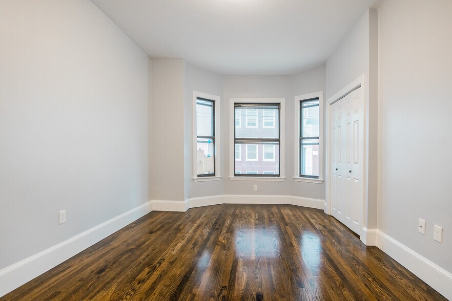 Building Photo - 344 Saratoga St