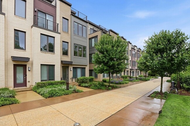 Building Photo - 6924 Rockledge Dr