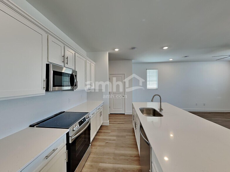 Building Photo - 9629 Harkes Dr