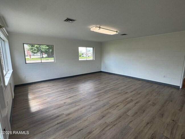 Building Photo - 206 Guilbeau Rd