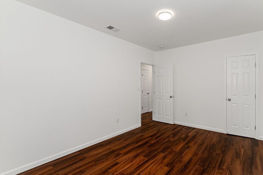 Building Photo - 1838 C St SE