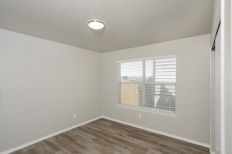 Building Photo - 9122 Blazer Pl