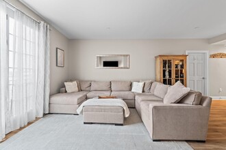 Building Photo - 100 Shearwater Ct E