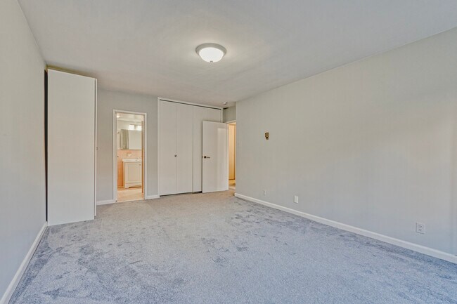 Bedroom - 4201 Cathedral Ave NW