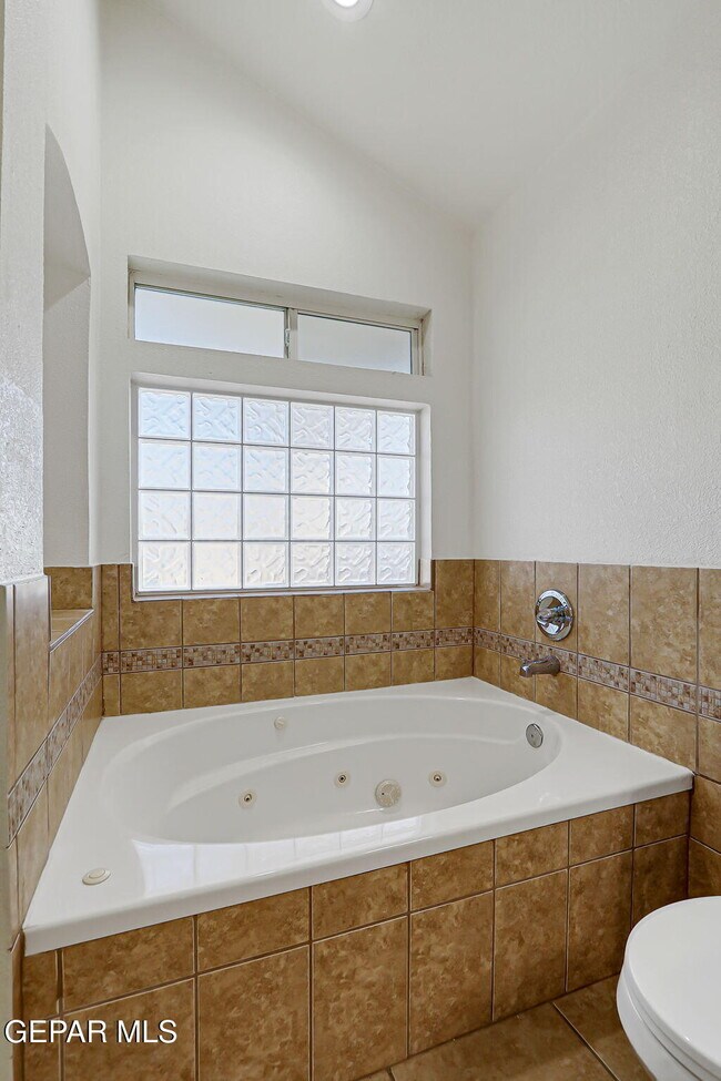 Building Photo - 3744 Tierra Isela Dr