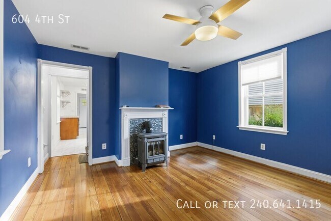 Building Photo - 604 4th St