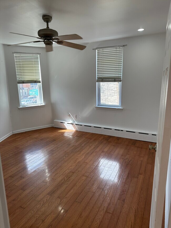 Building Photo - 909 W Moyamensing Ave