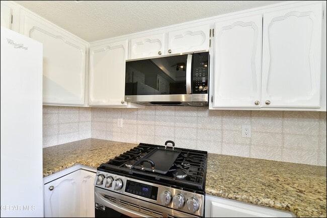 Building Photo - 5852 Mira Serena Dr