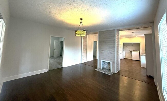 Building Photo - 173 Cleveland St SE