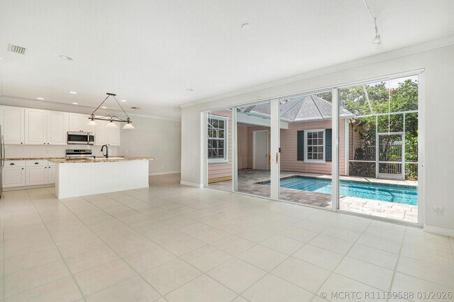 Building Photo - 130 Poinciana Dr