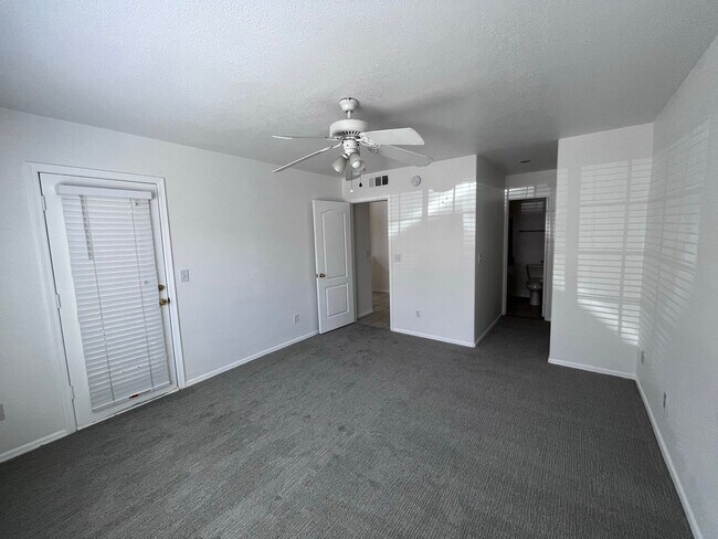 Building Photo - COMING SOON! 3 bed 3 bath Town house with ...