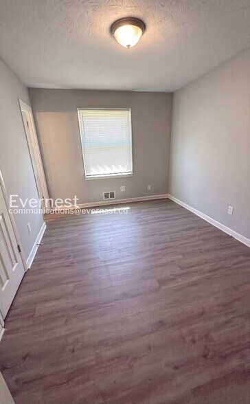 Building Photo - 742 Winter Ln