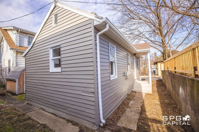 Building Photo - 228 8th St