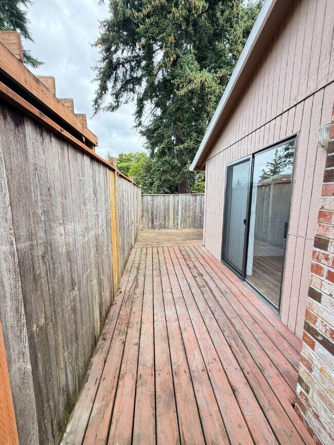 Building Photo - 2-Bedroom Near Mt. Tabor