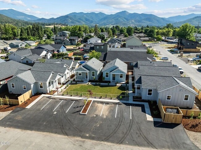 Building Photo - 202 Gangnes Dr