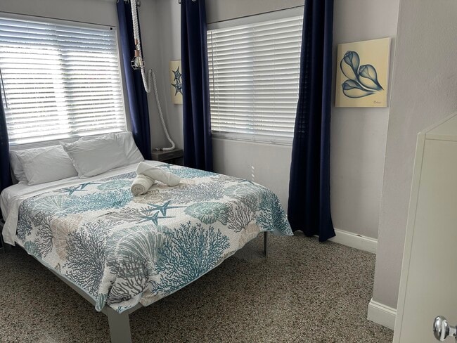 Building Photo - 1258 Beach Rd