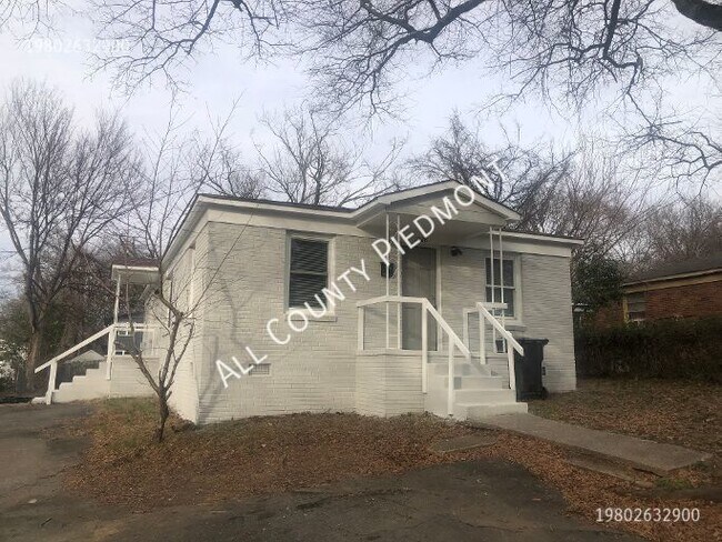 Building Photo - 1028 Rodey Ave