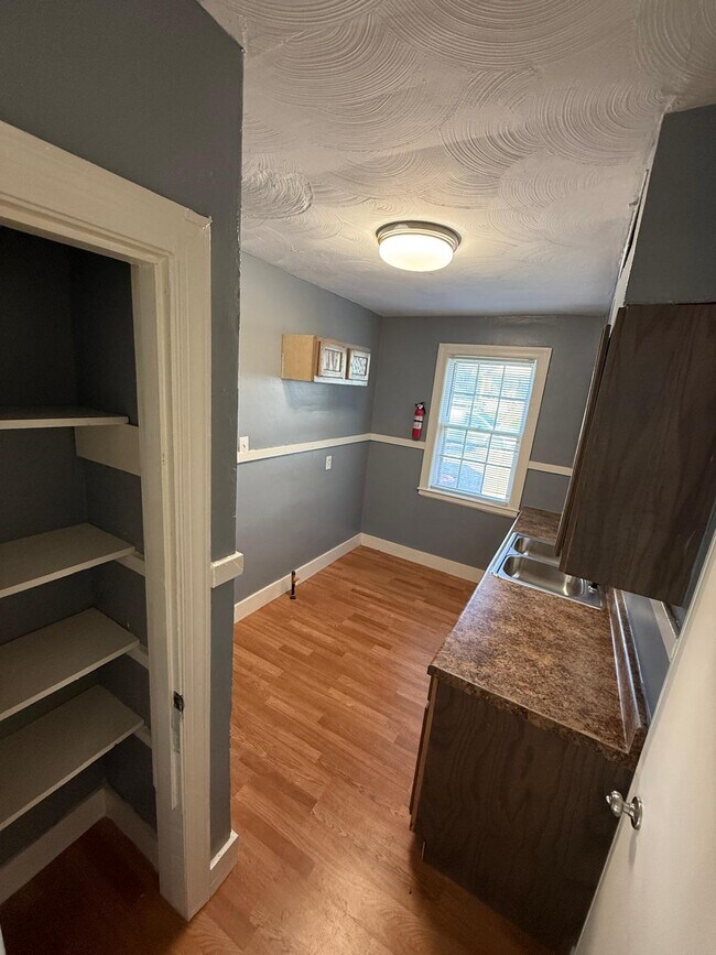 Building Photo - 293 W Waldorf Ave