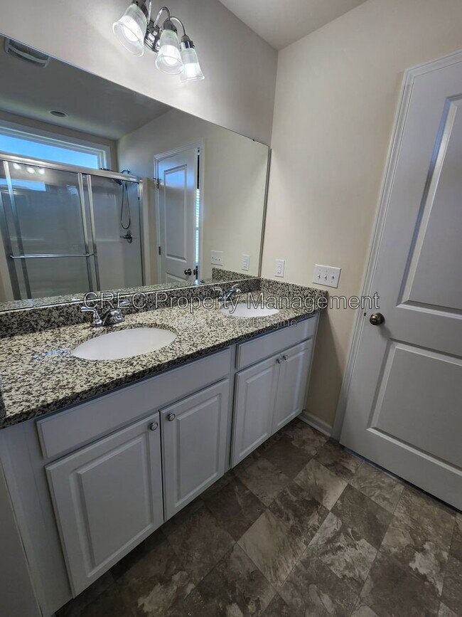 Building Photo - 260 Hyrne Dr