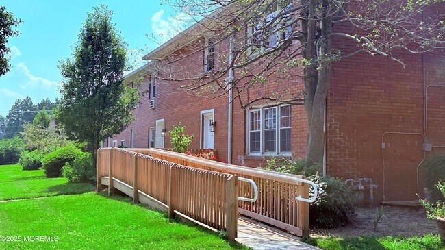 Building Photo - 364 Westwood Ave