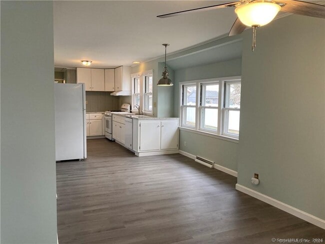 Building Photo - 31 Daggett St