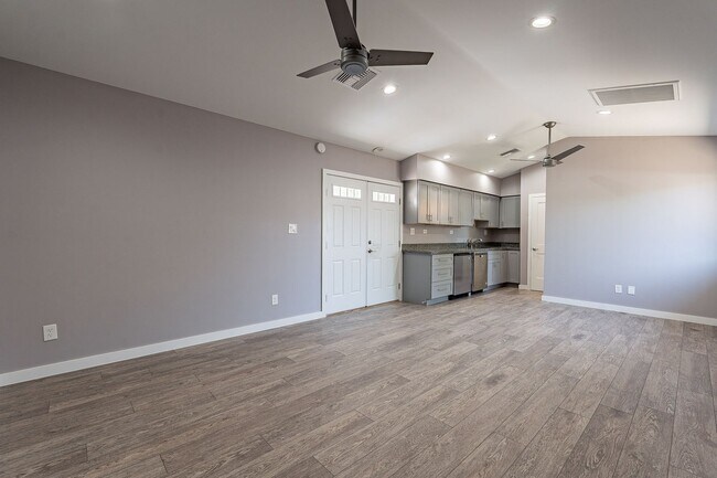 Building Photo - Spacious studio with just what you need!