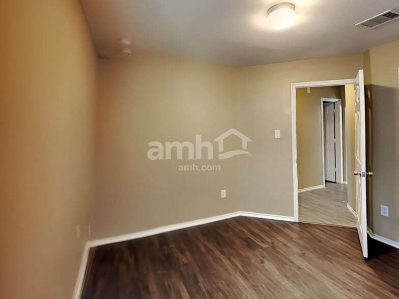 Building Photo - 18494 Sunrise Pines Dr