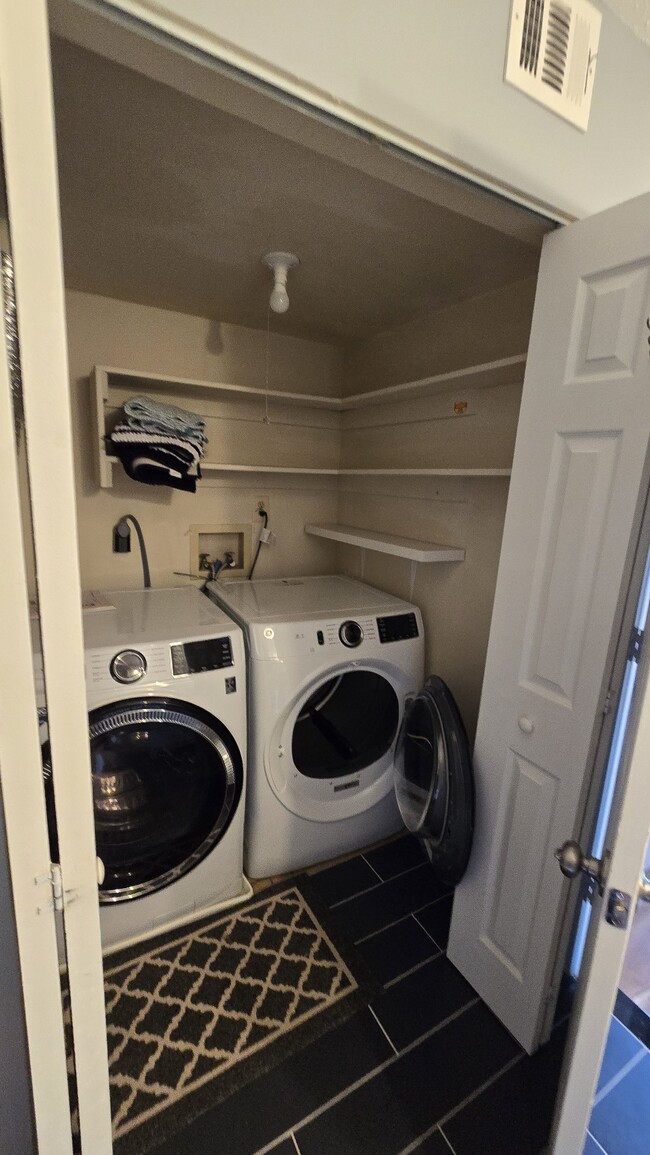 Building Photo - 109 Prosperity Ave SE