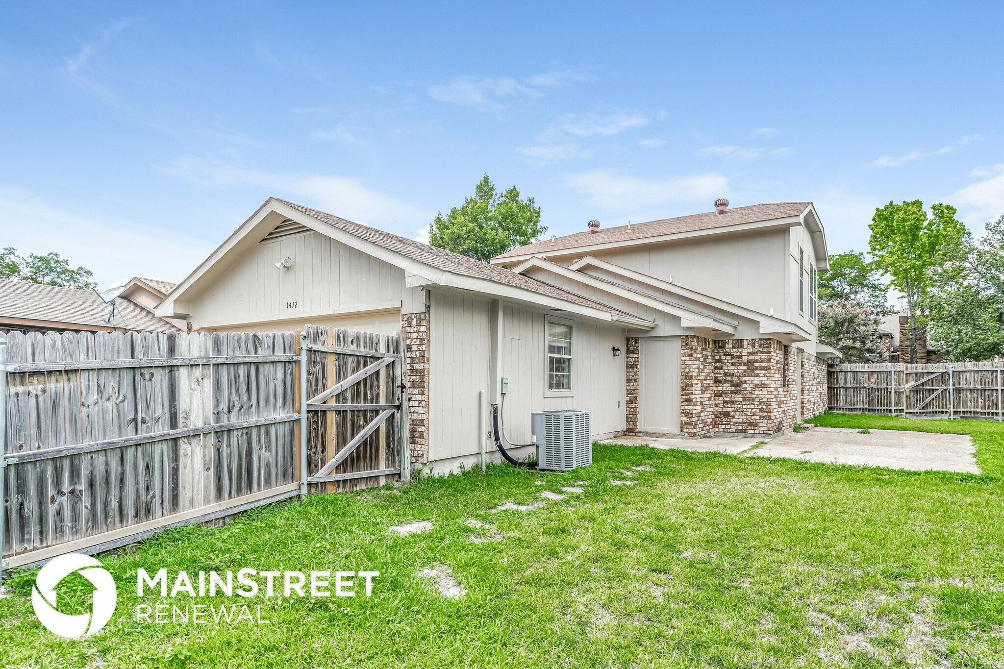 Building Photo - 1412 Hackamore St