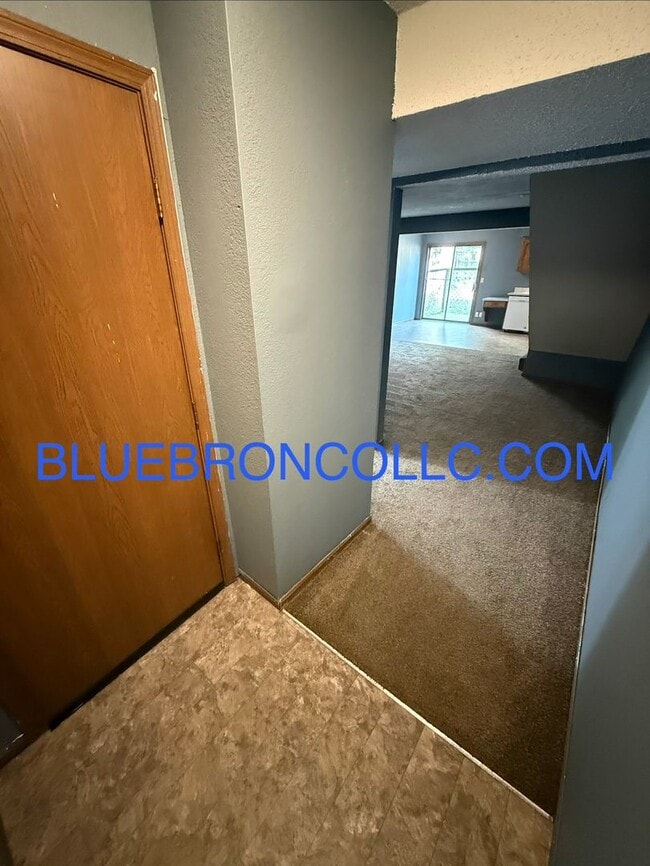 Building Photo - Spacious 2 Bedroom unit for a great price!