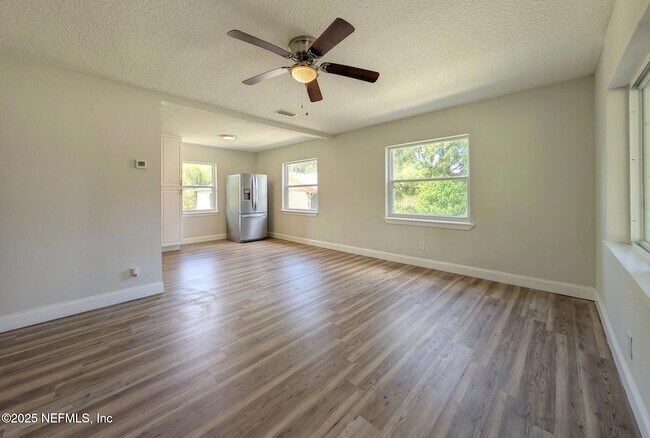 Building Photo - 10128 Hood Rd