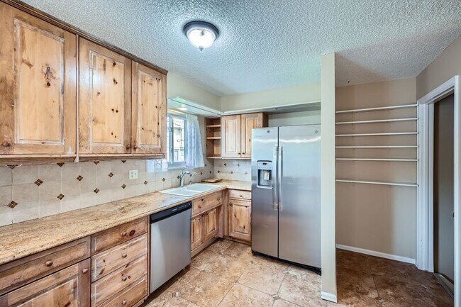 Building Photo - 1233 Willow Bend Cir