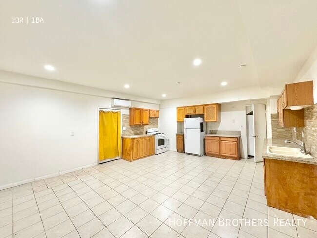 Primary Photo - 1023 Larch St