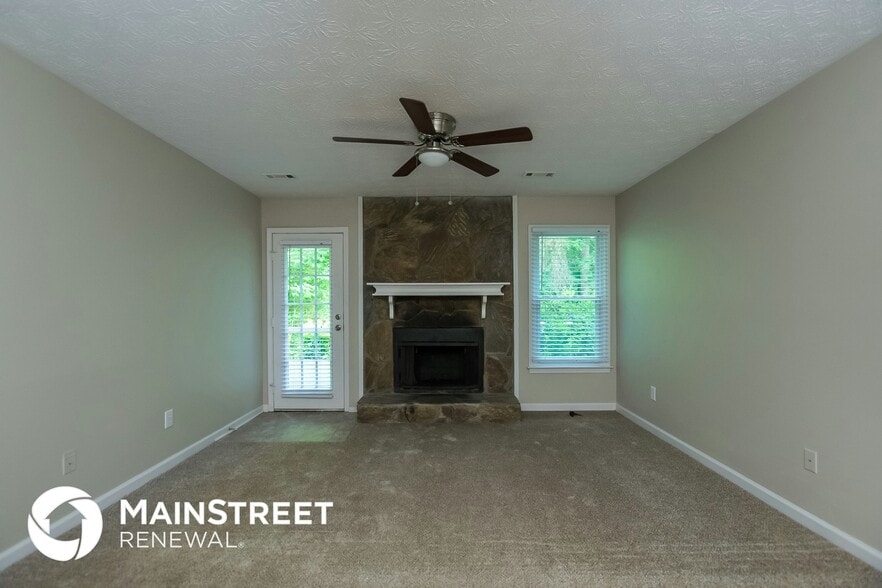 Building Photo - 8693 Collins Dr