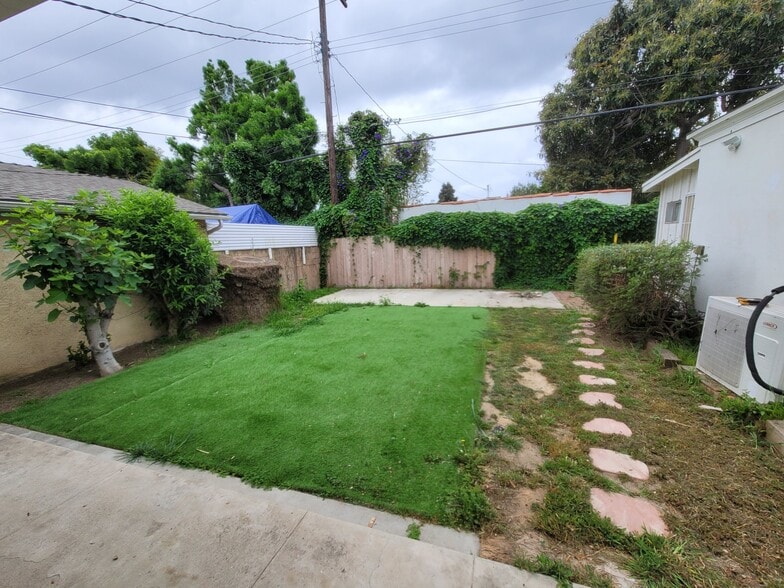 Building Photo - 2321 Veteran Ave