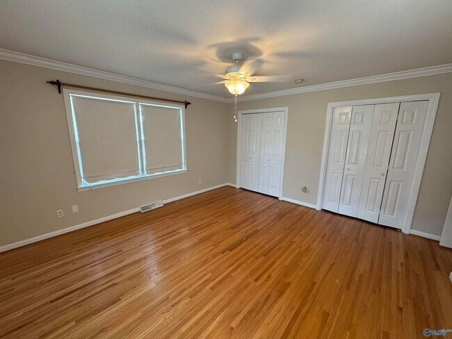 Building Photo - 816 Mira Vista Dr SE