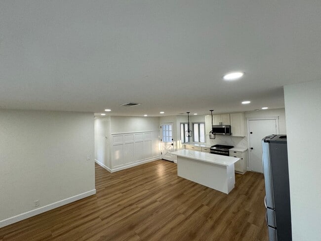 Primary Photo - Beautiful 3 Bedroom 2 Bathroom Single fami...