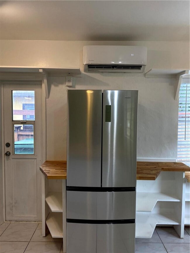 Building Photo - 1101 NE 17th Way