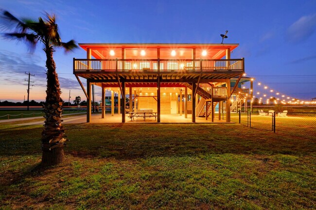 Building Photo - 994 Dolly St