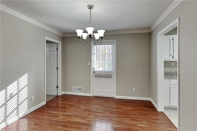 Building Photo - 4505 Laurie Ln SW