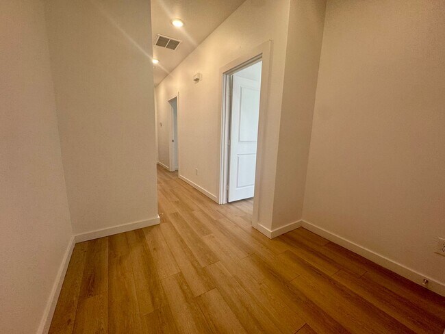 Building Photo - Spacious 3-Bedroom Duplex Near Texas Tech