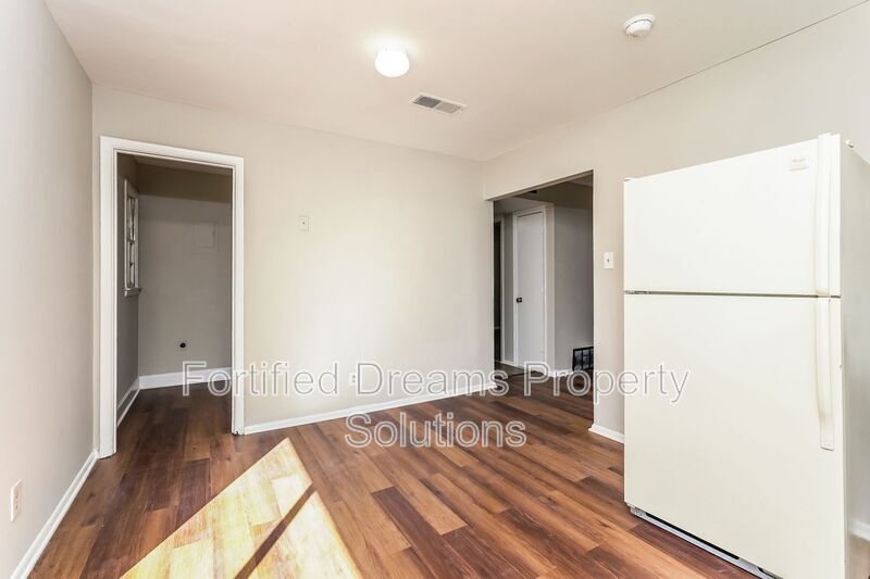 Building Photo - 1316 Pleasant St