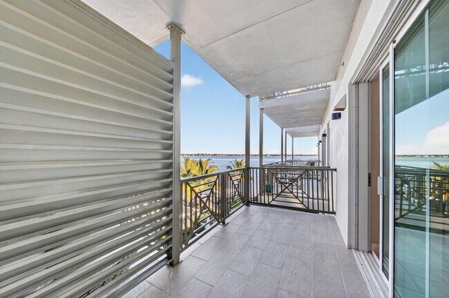 Building Photo - 41 SW Seminole St