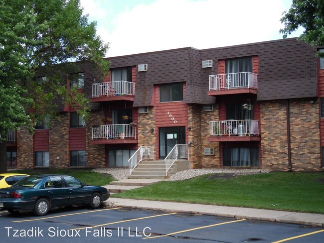 Building Photo - 2 br, 1 bath Apartment - 1900 W 6th St.