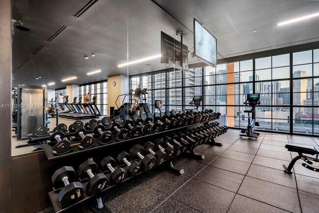 Building Photo - 601 NE 1st Ave