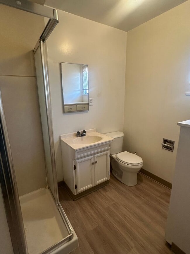 Building Photo - Charming 1-Bedroom Apartment in Short Acres –