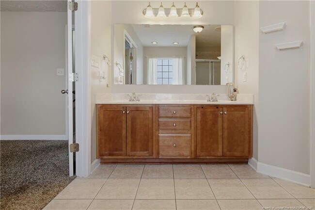 Building Photo - 420 Thorncliff Dr