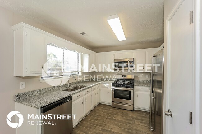 Building Photo - 3376 Deshong Dr SW