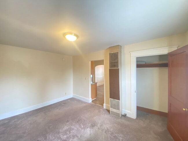 Building Photo - 16 Linwood St